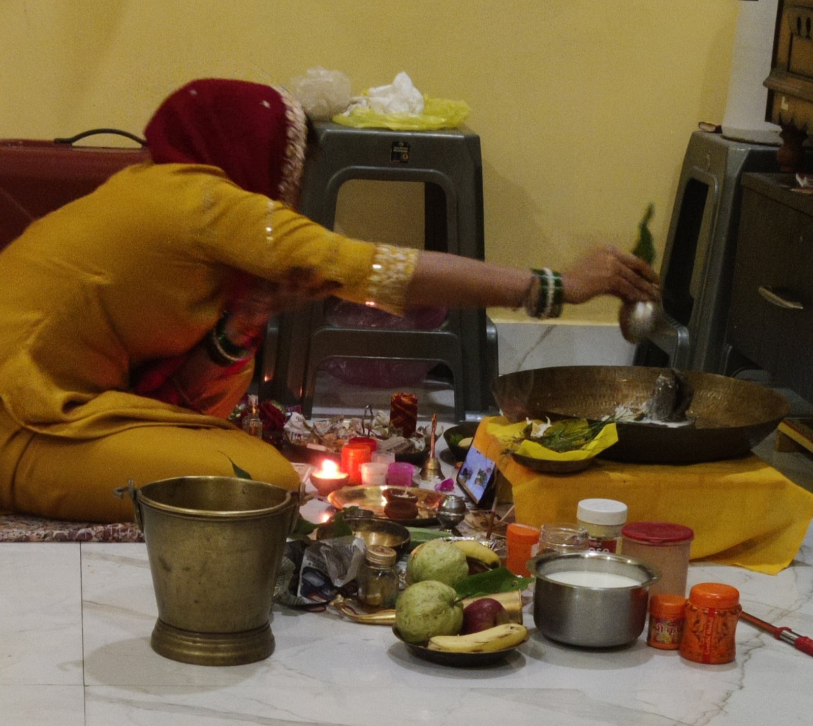 प्रदीप मिश्रा जी के मार्गदर्शन में ऑनलाइन हो रहा पार्थिव शिवलिंग पूजन और अभिषेक, घर बैठे जुड़ रहे श्रद्धालु
